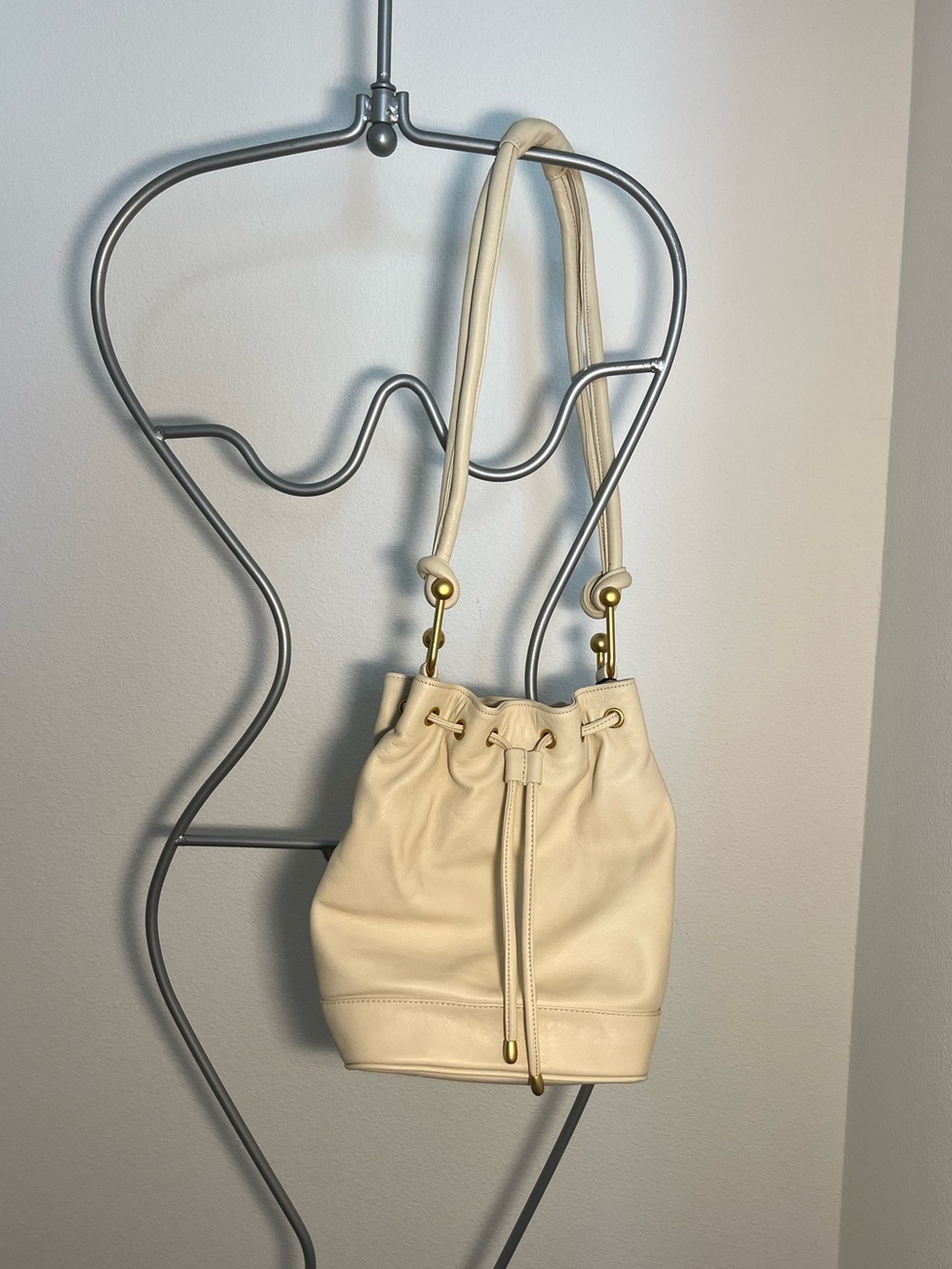 Brio! Vintage Cream Leather Shoulder Bag